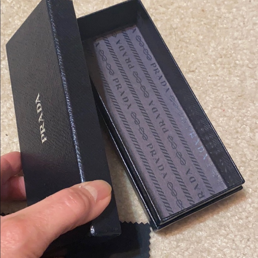 a PRADA glasses case - Picture 7 of 8